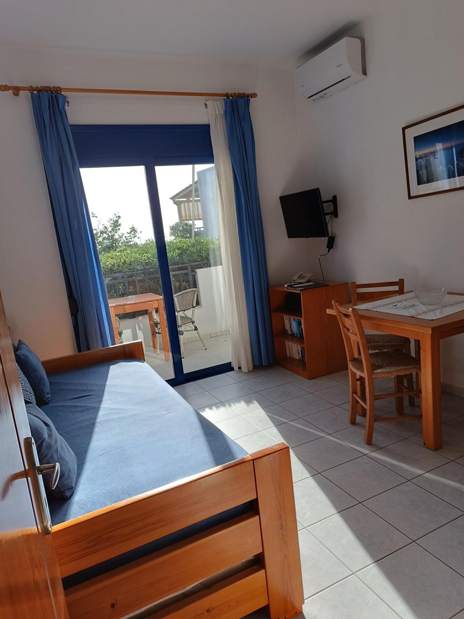 Finikas Studios & Apartments - Kalamaki Holidays Extérieur photo